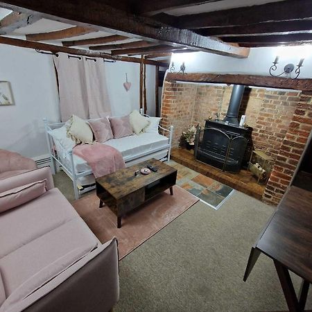 Two Bedroom Grade Ll Cottage At Az Luxury Stays Honey Horsefield With Wifi And Free Parking Hundon Kültér fotó