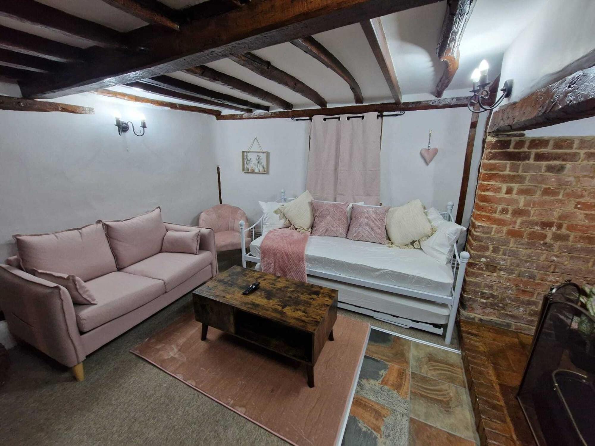 Two Bedroom Grade Ll Cottage At Az Luxury Stays Honey Horsefield With Wifi And Free Parking Hundon Kültér fotó